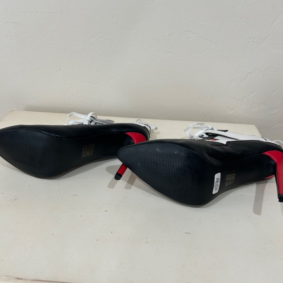 Harley Quinn style white and black pumps size 11 - Picture 8 of 11